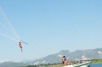 青龍湖水上游樂園