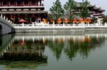 曲江流飲團(tuán)團(tuán)轉(zhuǎn)