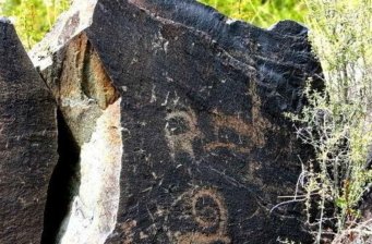 垂吉爾塔格山巖畫