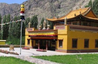 巴侖臺(tái)黃廟